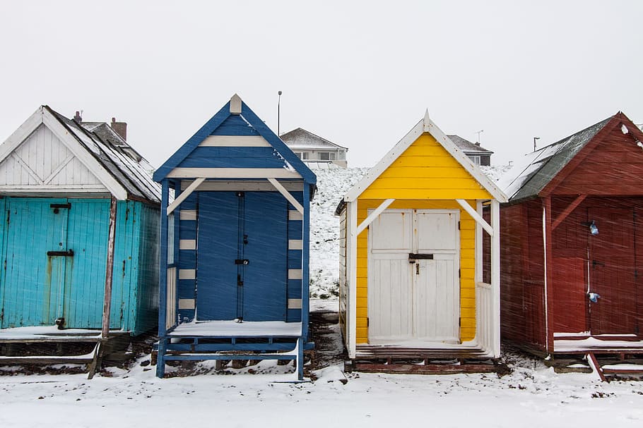 escena de invierno, nieve, cubierto, cabañas de playa, costa de Kent, sur, Inglaterra, Kent, costa, sur de Inglaterra