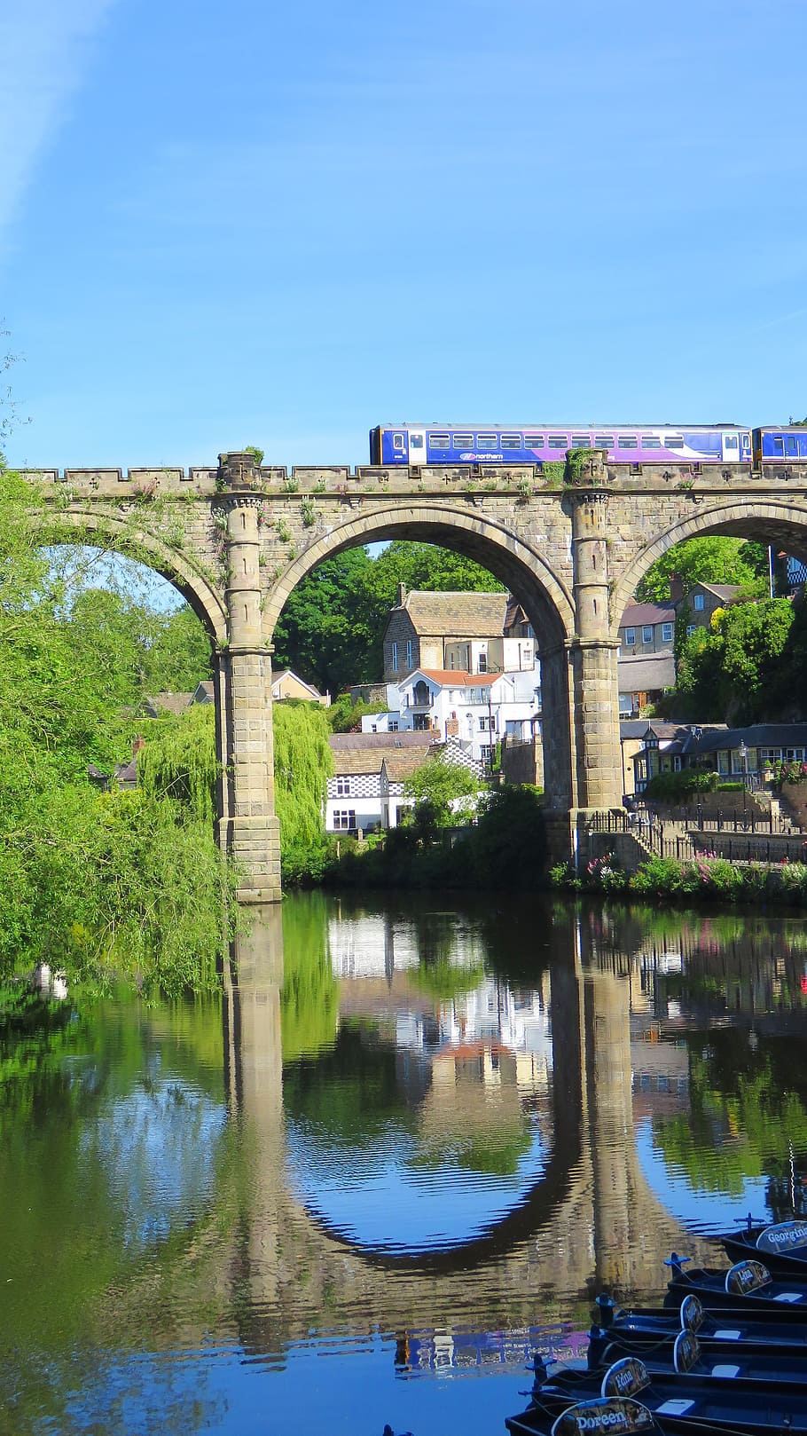 tren en puente, arquitectura, cielo azul, puente, junio de 2015, paisajes, north yorkshire, ubicación al aire libre, fotografía al aire libre, ferrocarril