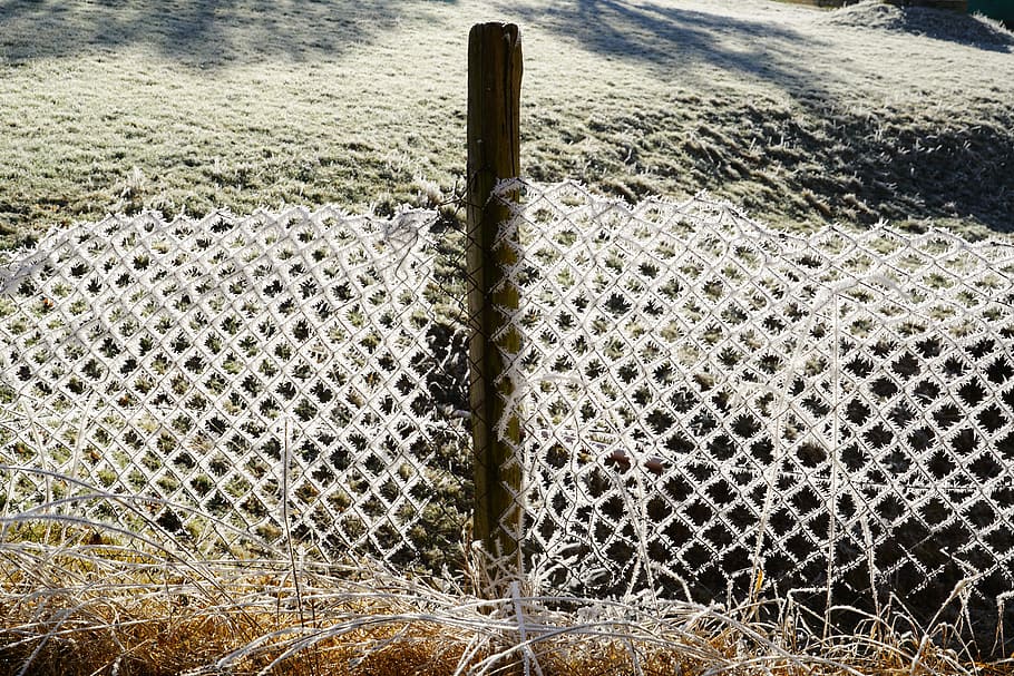 Diagonal, Wire Mesh, Fence, Post, diagonal wire mesh fence, wire mesh fence, hoarfrost, snow crystals, iced, crystals