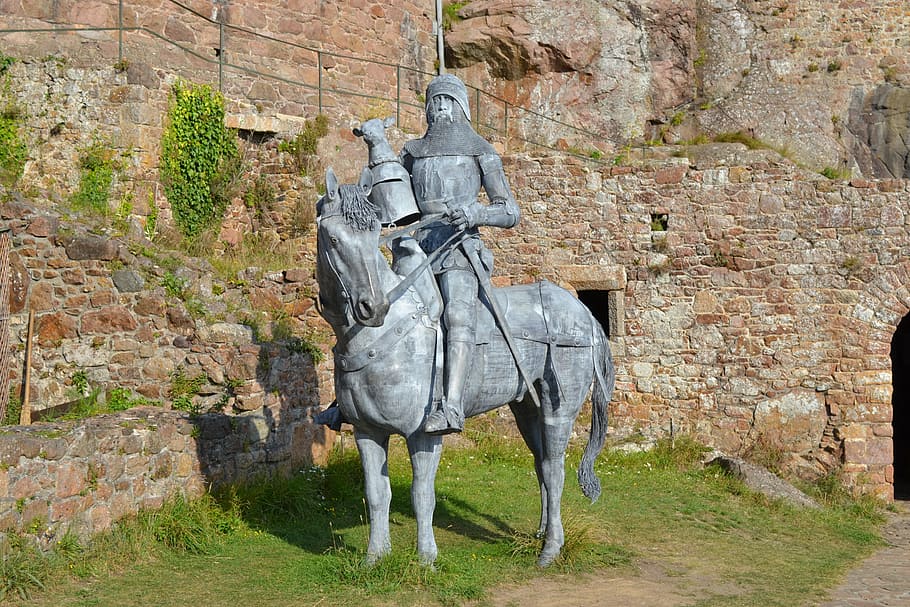 sir, hugh, calveley, Sir Hugh Calveley, Sculpture, knight on a charger, helmet, sword, suit of armour, chain mail