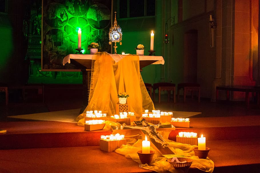 altar, lighted, candle infront, worship, body of christ, monstrance, pray, christ, jesus, cross