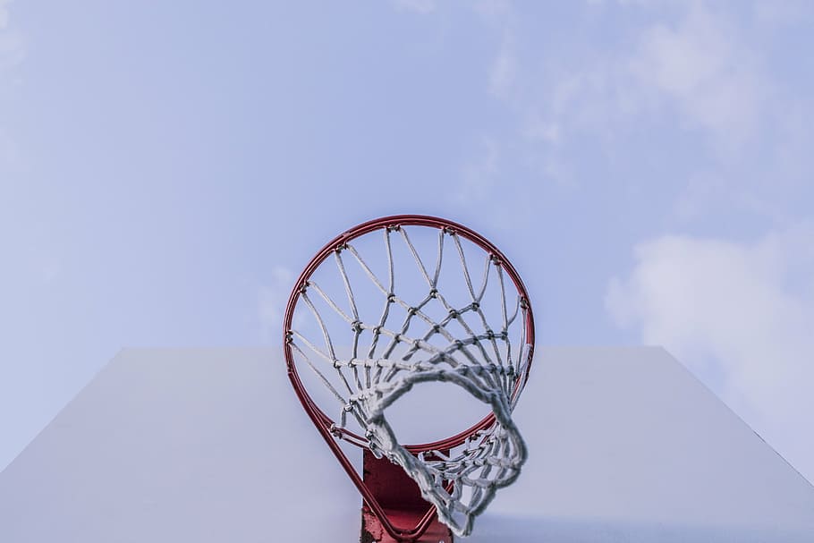 fotografi sudut rendah, merah, ring basket, putaran, bola basket, ring, net, hoop, papan, pelek