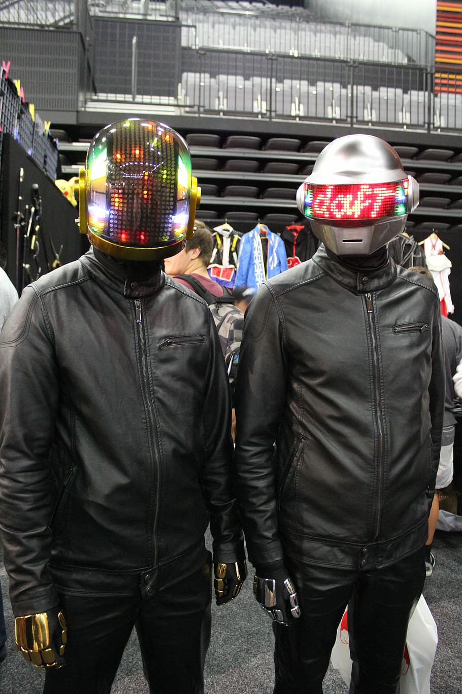 Cosplay, Daft Punk, berdiri, helm, headwear, panjang tiga perempat, dewasa saja, perlindungan, manusia sungguhan, pria