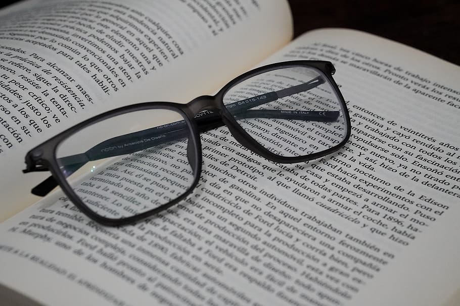 Vanvid violet spændende glasses, reading, read, reading glasses, book, book reading, eyeglasses,  paper, publication, eyesight | Pxfuel