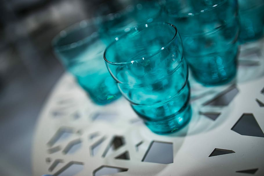 стол, голубые очки, белый, голубой, очки, напиток, посуда, лаборатория, наука, стакан для питья