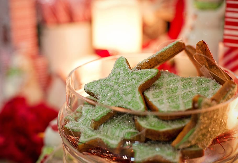 緑, 茶色, 星形のクッキー, クリスマスクッキー, クリスマス, ジンジャーブレッド, お祝い, 装飾, 食べ物, お菓子