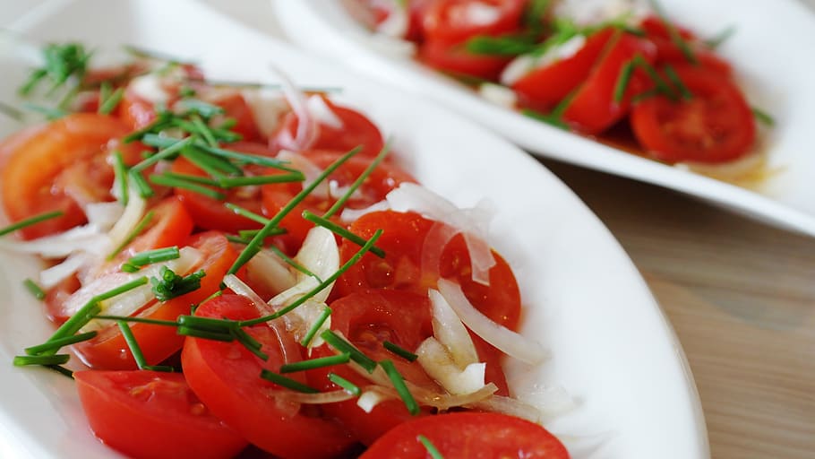 irisan, tomat, putih, piring, salad tomat, salad, bawang merah, merah, sehat, frisch