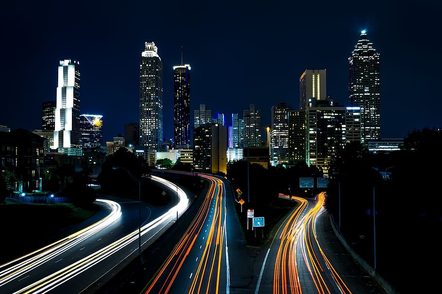 fotografia de timelapse, luzes do carro, cidade, período noturno, carro, luzes acesas, atlanta, geórgia, cidades, paisagem urbana