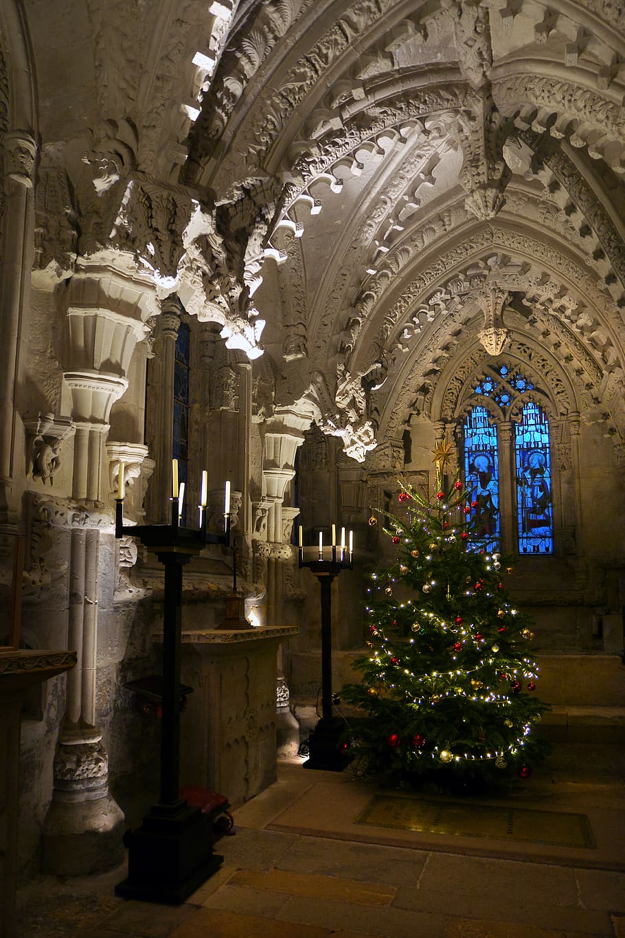 rosslyn chapel, stonework, christmas, scotland, lothian, christianity, historical, tourism, templar, christmas tree