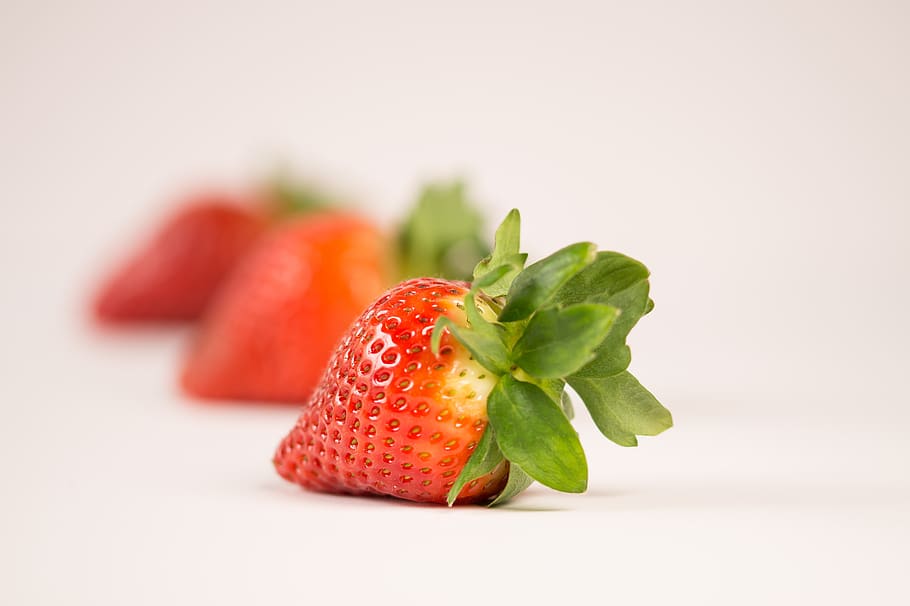 closeup, segar, strawberry, matang, buah, makanan, blur, minimal, background putih, wallpaper