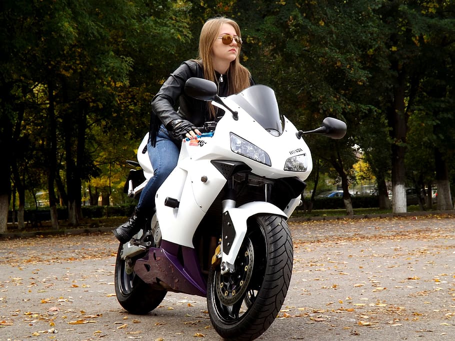 mujer, sentado, blanco, motocicleta, niña, chaqueta de cuero, paseo, motociclista, rubia, belleza