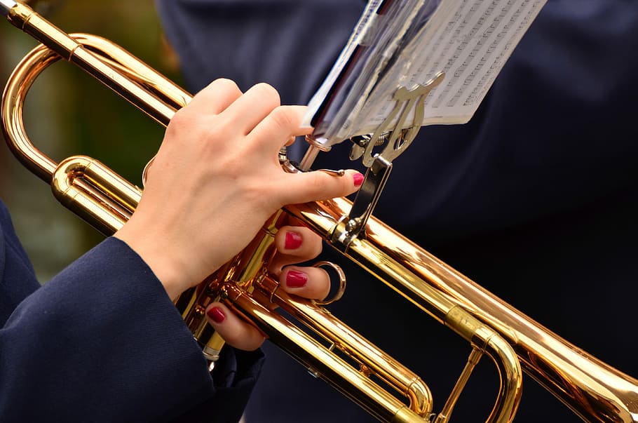 person playing trumpet, trumpet, jazz, instrument, marching, music, orchestra, brass, music band, brass band