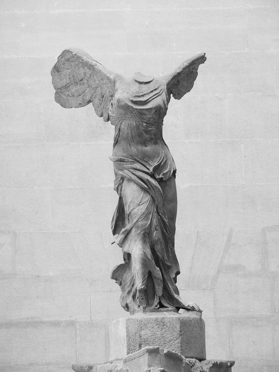 бетон, статуя ангела, сломанный, голова, рядом, серый, стена, крылатая победа Самофракии, победа, мрамор