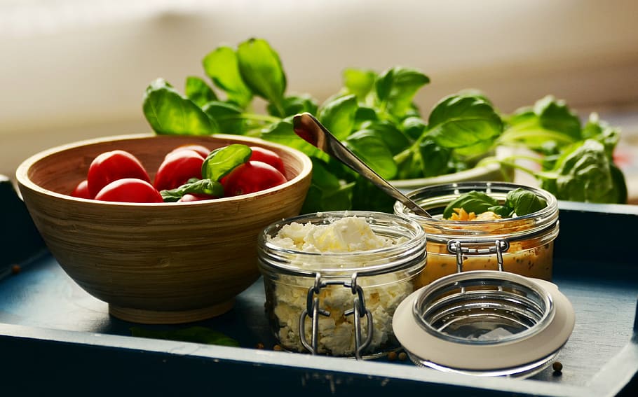 foto, nampan, salad ingriedents, tomat, keju feta, basil, mediterania, frisch, sehat, keju