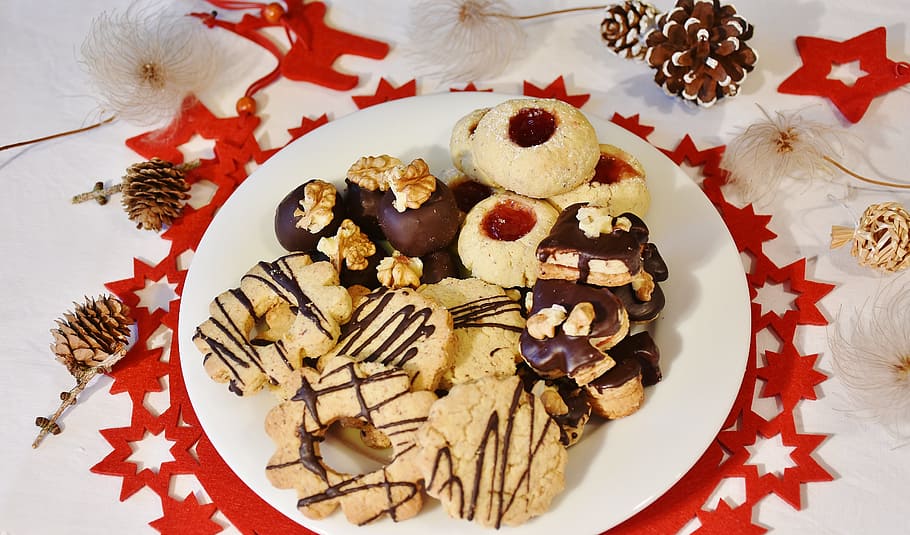 biskuit cokelat, putih, keramik, piring, kue, kue natal, natal, kue kering, dapur, kue halus