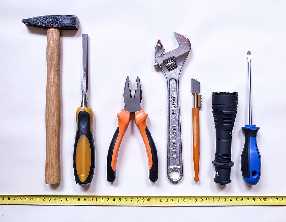siete, surtido, herramientas manuales, amarillo, cinta métrica inferior, herramientas, trabajo, reparación, martillo, destornillador