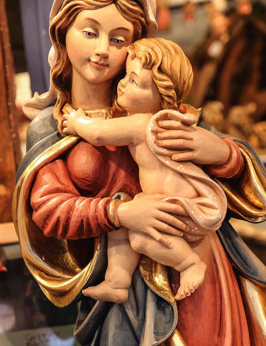 mujer, llevando, niño, figurilla, maria, jesús, navidad, santon, cristo niño, figuras de cuna de navidad