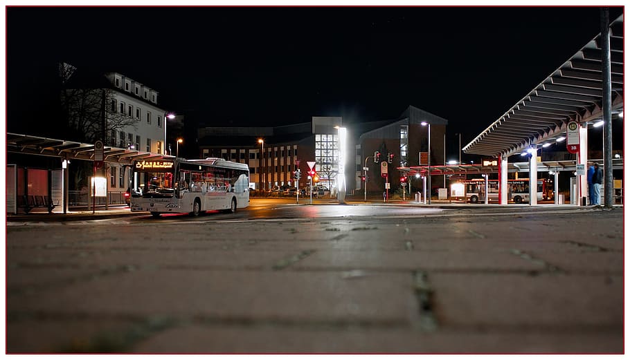 estación de ferrocarril, noche, autobús, parada, iluminación, ferrocarril, luces, plataforma, fotografía nocturna, estado animico