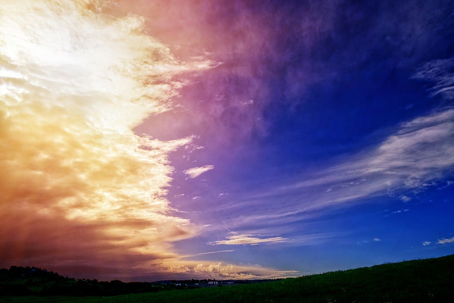 Небо блестит. Облака покрыли солнце. Cloudy partly Sky.