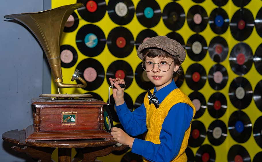 gramophone, the gramophone, records, vinyl, boy, kids, baby, glasses, cap, 70s