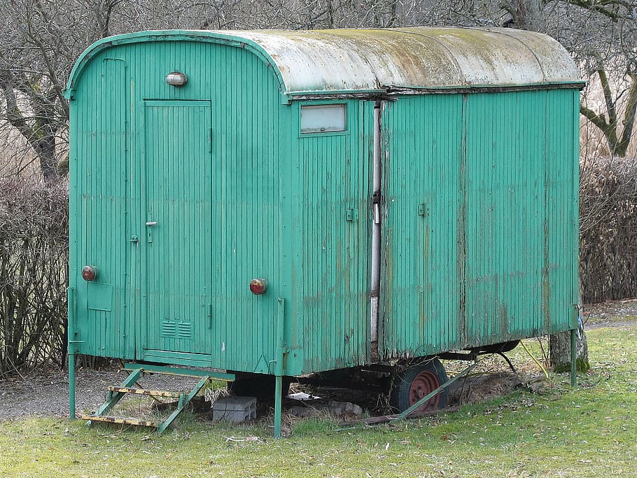 Bauwagen, coche de madera, carro de circo, alojamiento, dispositivo de camión, viejo, desgastado, madera - material, color verde, sin gente