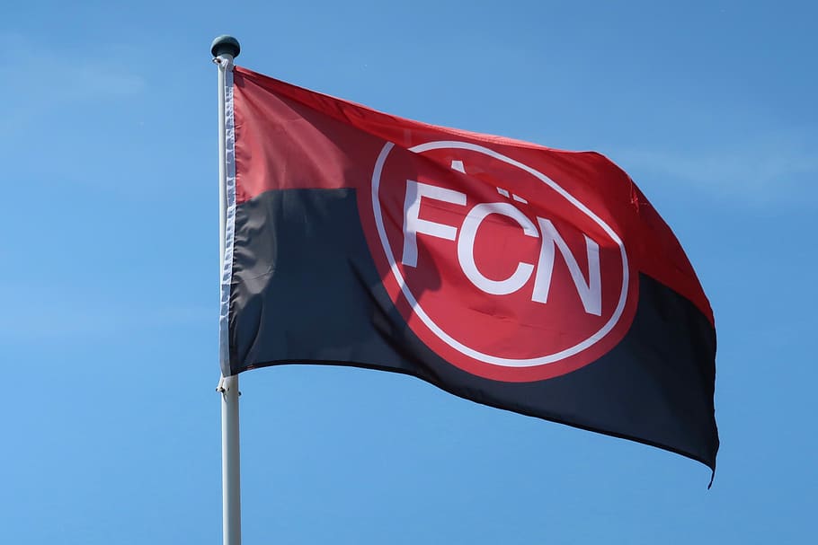 nuremberg, fcn, francos suíços, futebol, bundesliga, bandeira do clube, fc nürnberg, vermelho, bandeira, vista de ângulo baixo
