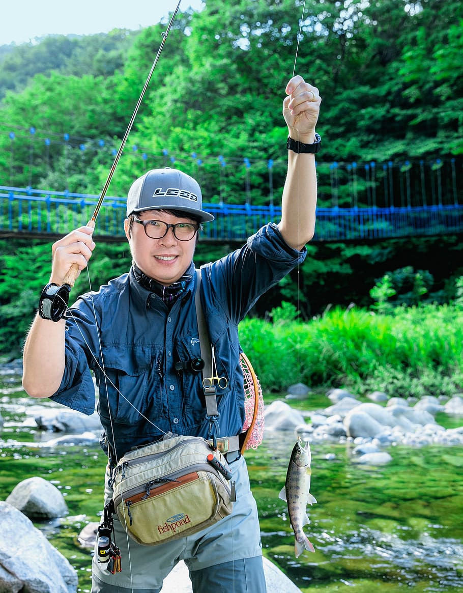 fly fishing, gangwon do, fishing, republic of korea, one person, real people, front view, leisure activity, men, males