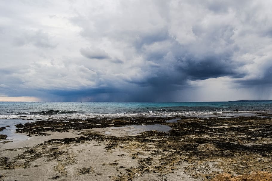 Море погоды выражение. У моря погоды. Overcast Sky. Weather in the Sea in Spring photo.