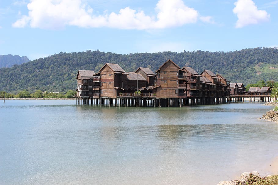 Malasia, Langkawi, Casa flotante, Montañas, casa, lago, paisaje, hotel, vacaciones, naturaleza
