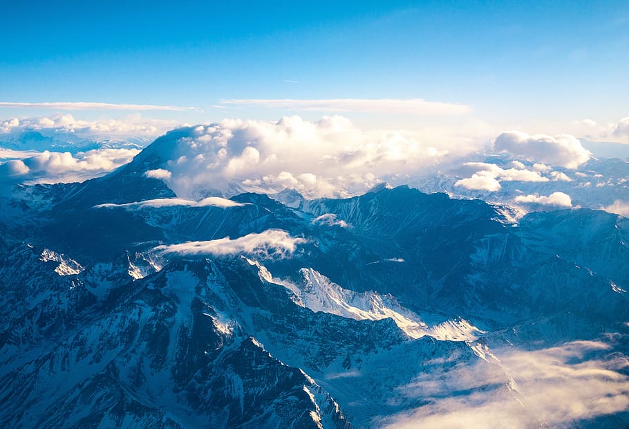 aéreo, fotografía, Alpes de montaña, arriba, ver, negro, montaña, cubierto, nieve, azul