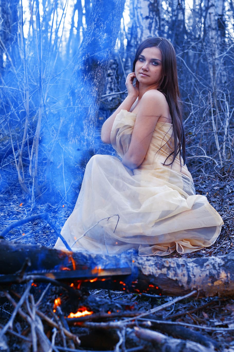 beautiful girl around the campfire, witch, fire, flame, witchcraft, conjures, koster, hot, burning, record