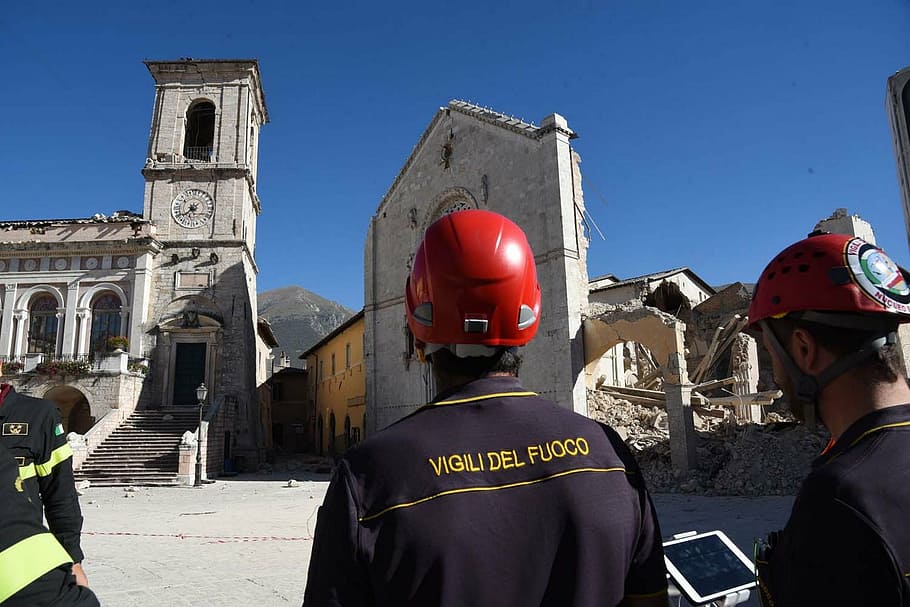 earthquake, earthquake italy, norcia, san bendetto norcia earthquake, earthquake norcia, architecture, helmet, built structure, day, law