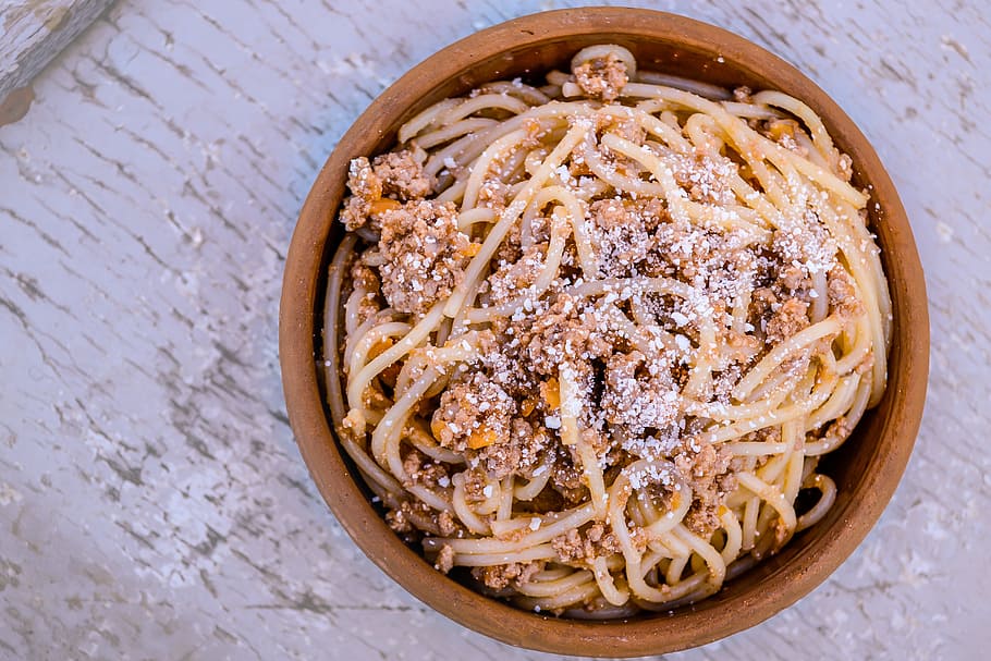 pasta dish, spaghetti, bolognese, food, rustic, mince, meat, sauce, italian, pasta
