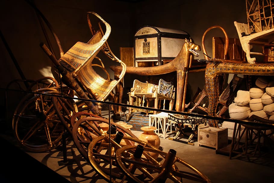 bike wheel, chest box, burial chamber, egypt, pharaonic, treasure, tutankhamun, museum, large group of objects, metal