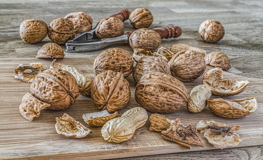 bunch of wallnuts, nuts, walnuts, left untreated, walnut, nut, fruit bowl, brown, eat, food