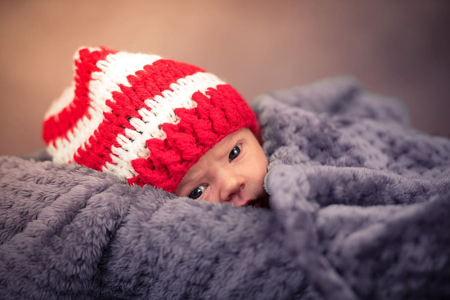 毛布の中の赤ちゃん, 毛布, 人々, 赤ちゃん, 子供, かわいい, 冬, 一人, 白人, 民族