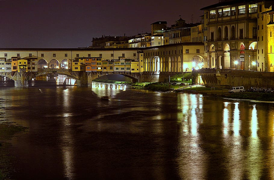 橋, フィレンツェの青い時間, フィレンツェ, トスカーナ, アルノ, ヴェッキア橋のある湖, 建築, 建造物, 建物の外観, 夜