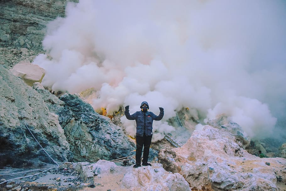 people, crater, indonesia, ijen, hiking, mine, mountain, snowshoeing, landscape, friends