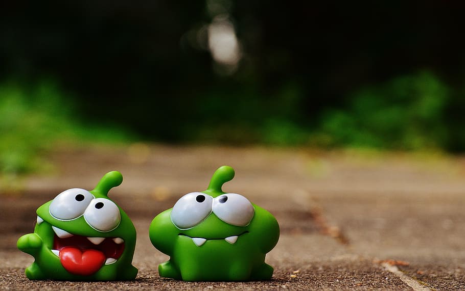 cut the rope, figure, funny, cute, mobile game, app, green Color, focus on foreground, animal representation, emotion