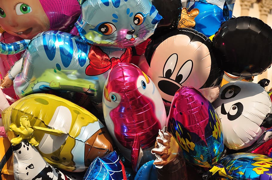 globos de varios personajes, globo, feria, niños, festival folklórico, ajetreo, color, colorido, fiesta, cumpleaños