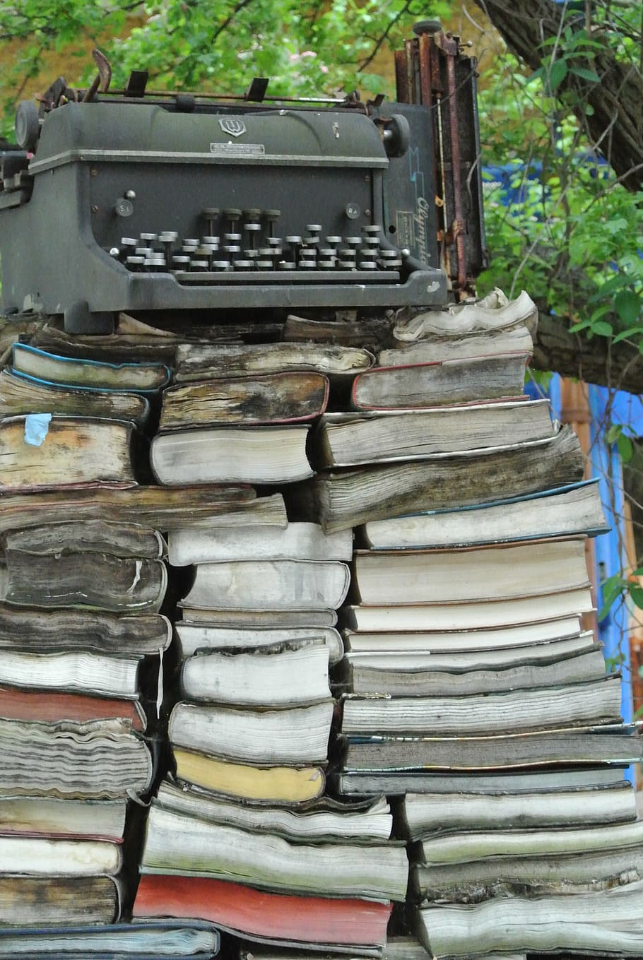 typewriter, books, rotten, old, retro, journalist, writer, stack, large group of objects, day