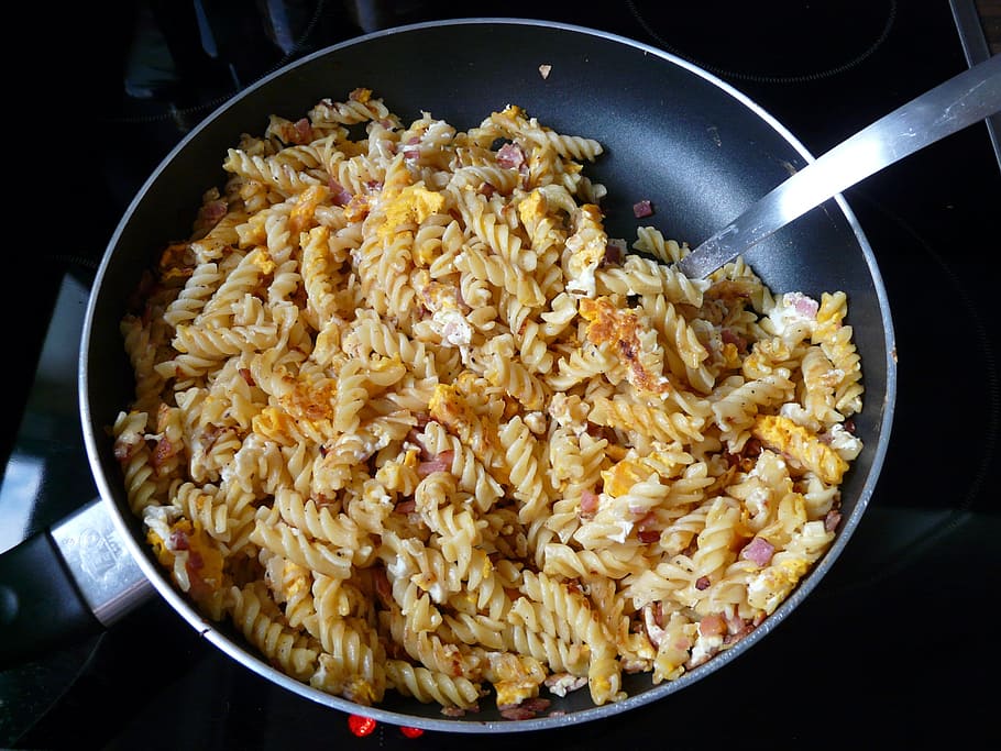 ham pasta, noodles, court, fry up, pan, fry, sear, ham, egg, stove