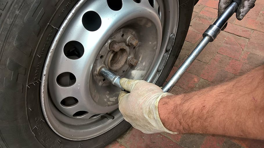 gray, 5-lug, vehicle wheel, tire, wheel, breakdown, auto, flat tire, screw, mechanic