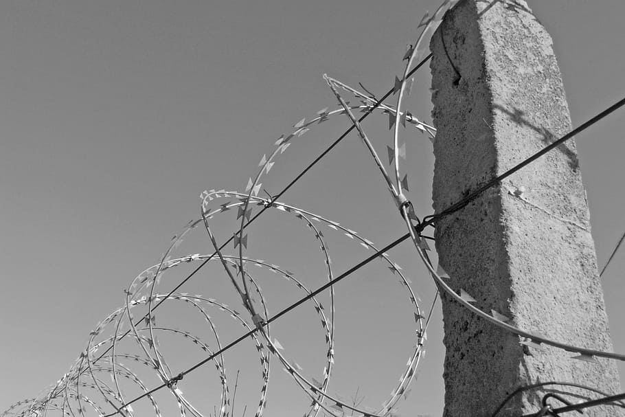barbed wire, wire, dom, undom, oppression, security, obstacle, border, fence, area