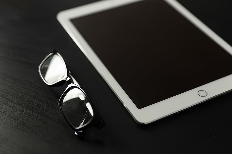 nuevo, ipad de 9.7 ″, profesional, tableta, gafas de lectura, negro, escritorio, iPad Pro, tecnología, negocios