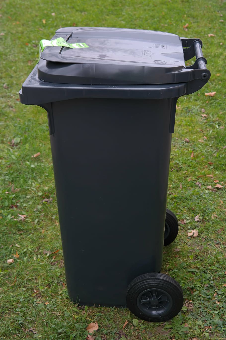 black, wheelie bin, green, grass, dustbin, waste, garbage, ton, waste bins, ton of plastic