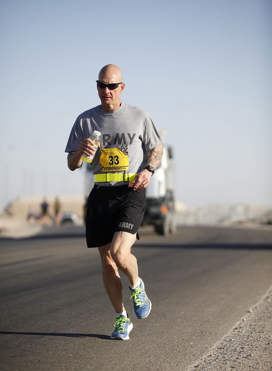 homem correndo, ao lado de, estrada, corredor, corrida, competição, masculino, atleta, maratona, ativo