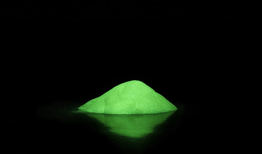 Polvo, luz, verde, fosforescencia, resplandor en la oscuridad, fosforescente, color verde, ninguna persona, disparo de estudio, objeto único
