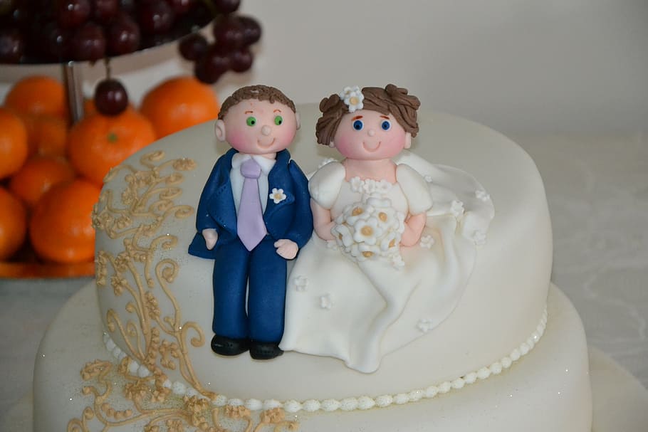 cake, wedding, sweet piece, the number of, bride, the groom, human representation, female likeness, representation, indoors