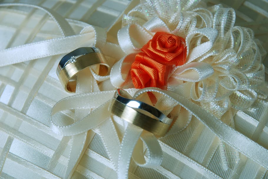 gold wedding rings, Gold, Wedding Rings, beautiful wedding background, rings, engagement ring, shiny, marry, wedding, couple